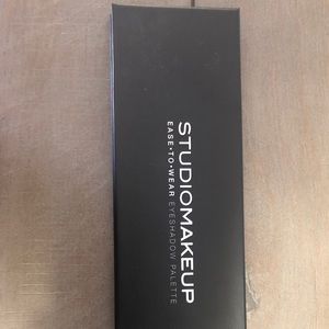 Makeup eyeshadow palette